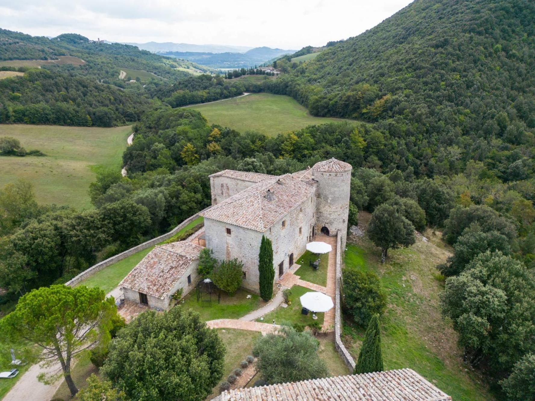 Bed and Breakfast Castello Valenzino Antognola Екстер'єр фото