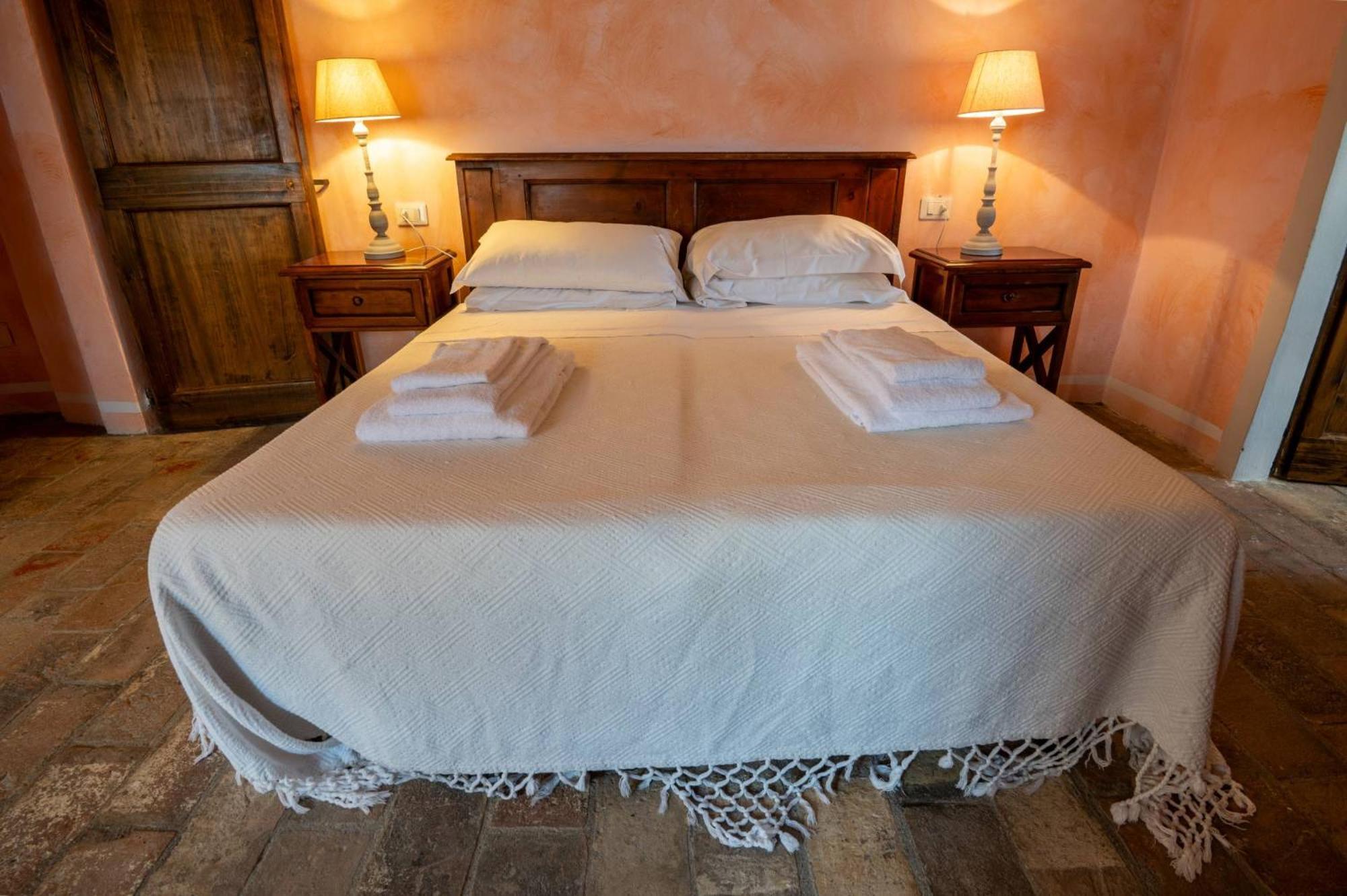 Bed and Breakfast Castello Valenzino Antognola Екстер'єр фото